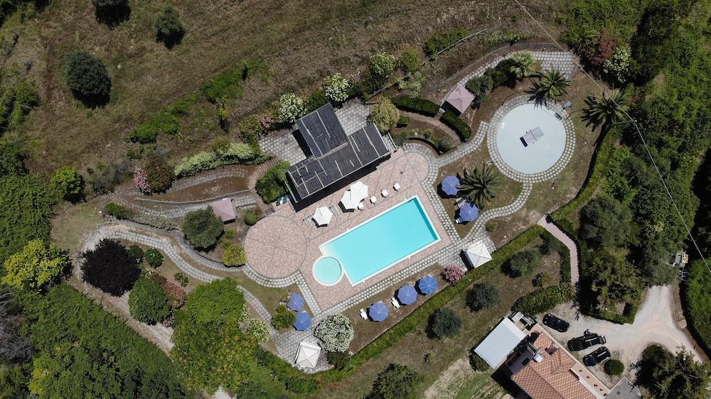 I Calanchi Country Y Restaurante Hotel 4*