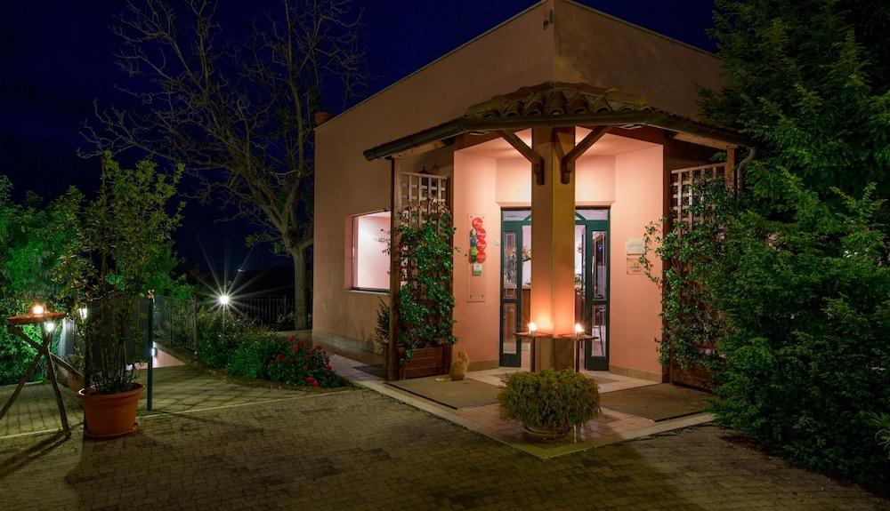 I Calanchi Country Y Restaurante Ripatransone