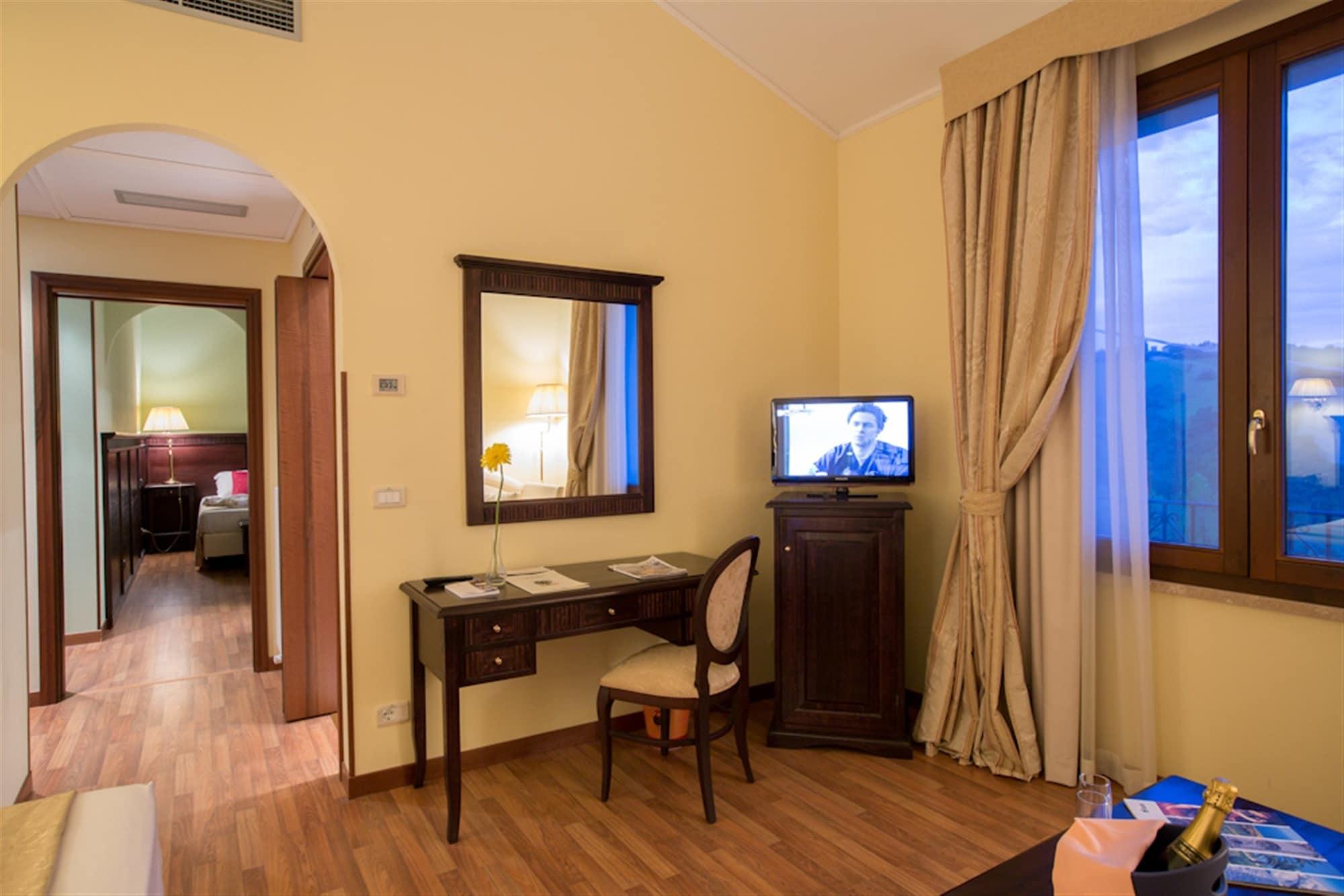 Hotel Country & I Calanchi 4*