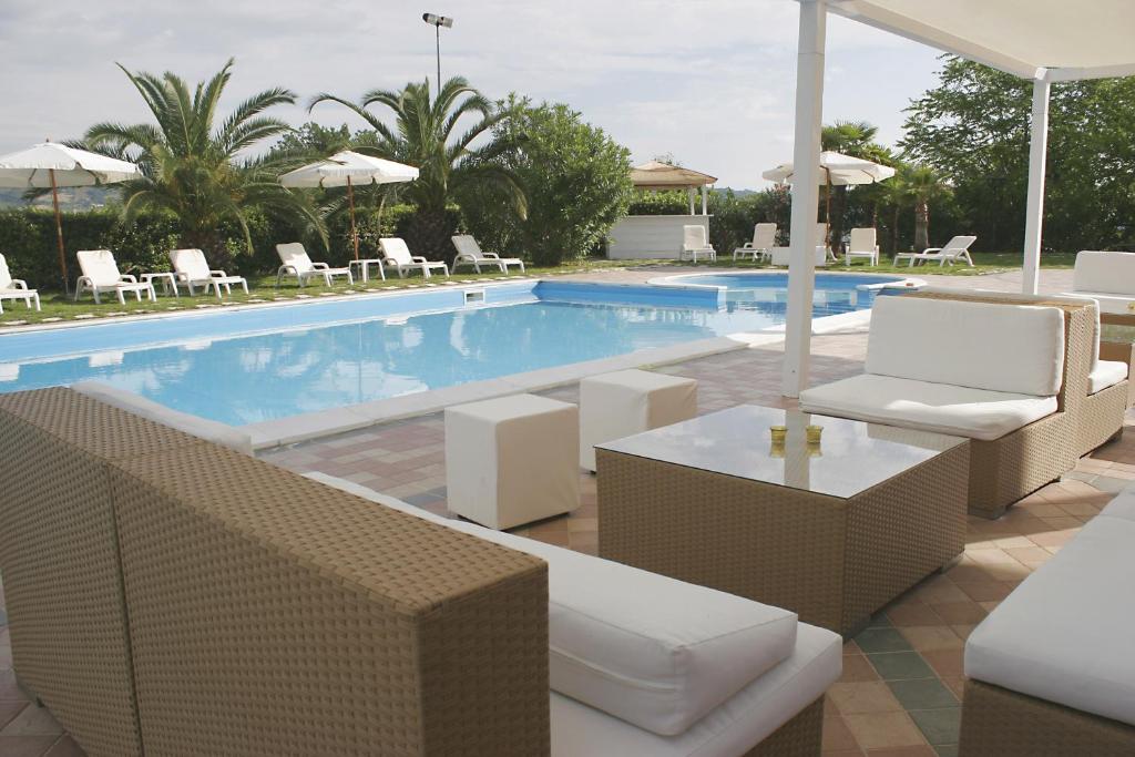 Country & I Calanchi Hotel
