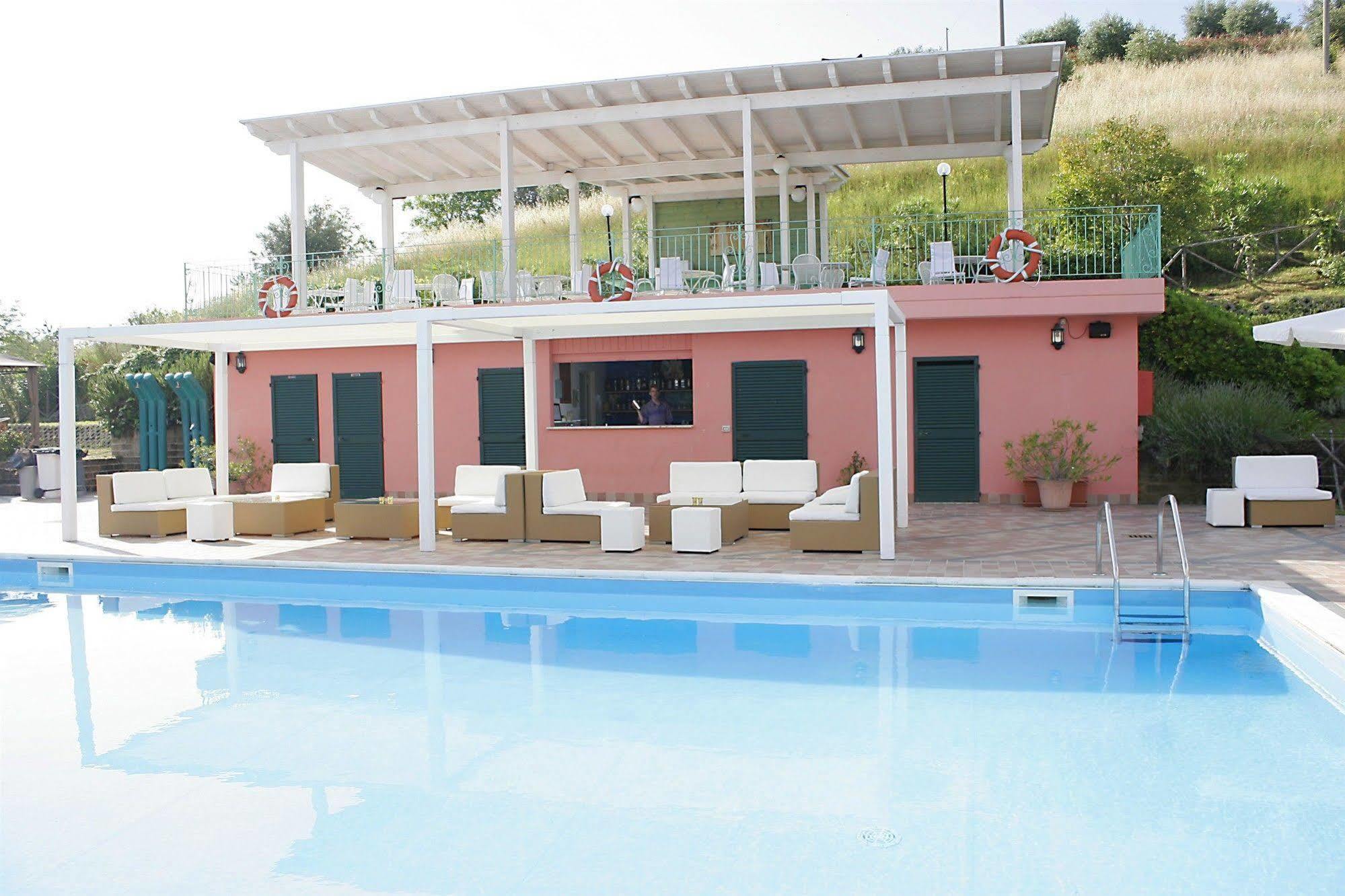 Country & I Calanchi 4* Ripatransone